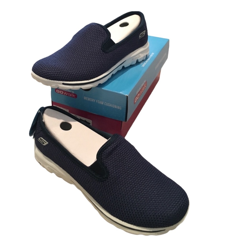 NWT Skechers Gowalk Sneakers!